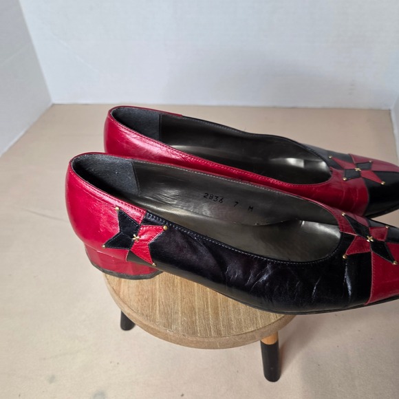 Shoes - Vintage Margaret J Red Black Leather Star Studded Block Heel Pumps 2836 7M